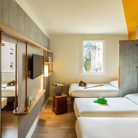 Ibis Budget Nord Euromedecine Hotel 2*