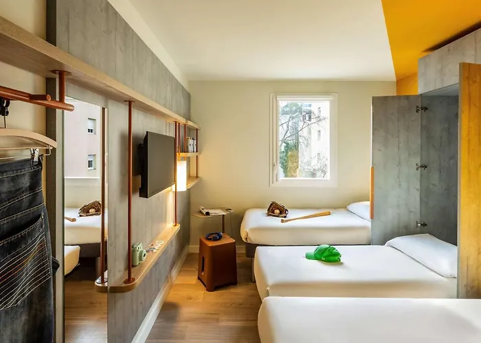 Ibis Budget Nord Euromedecine Hotel 2*